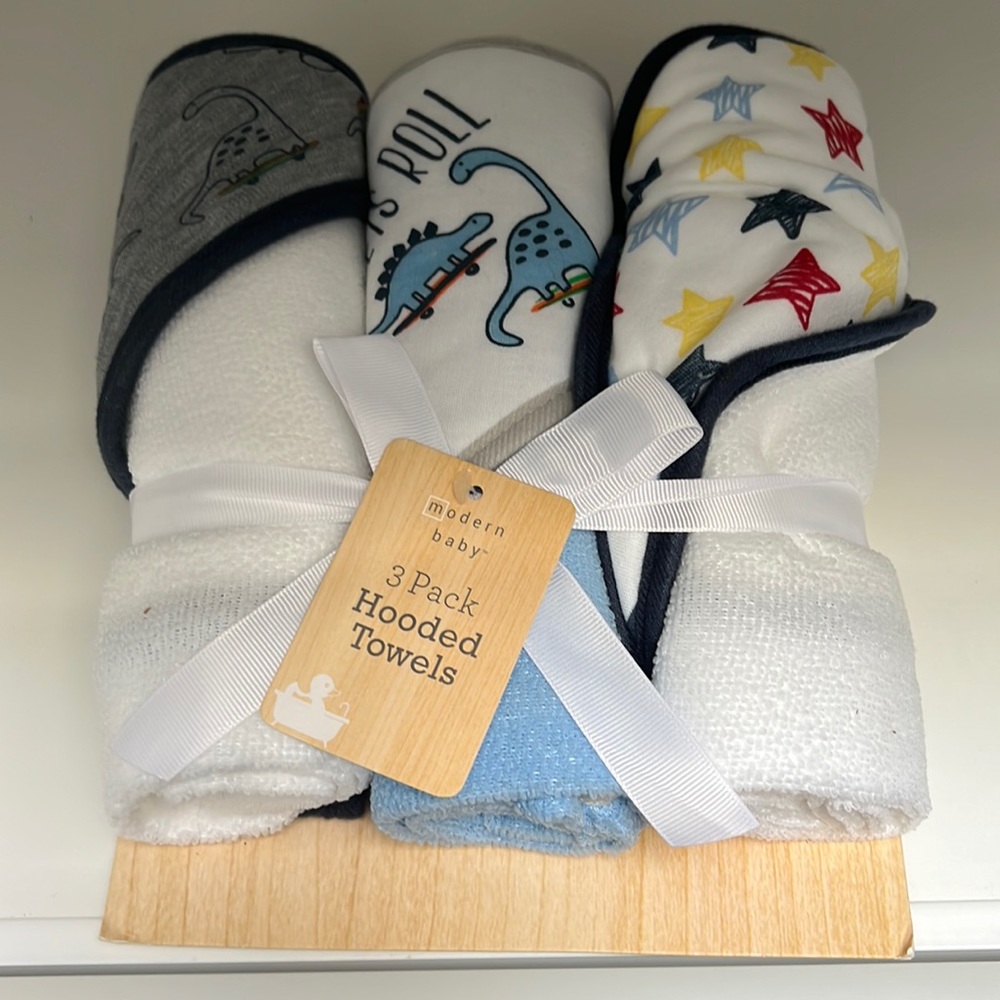 Brand new 3 pack hooded towels. Gift set